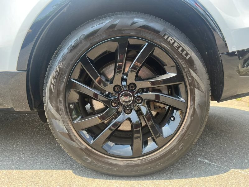Used 2020 Land Rover Discovery Landmark AWD/4WD image 32