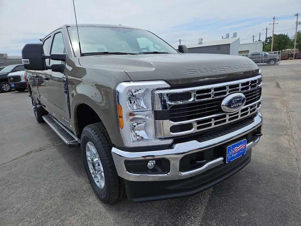 New 2026 Ford F350 XLT w/ FX4 Off-Road Package AWD/4WD image 2