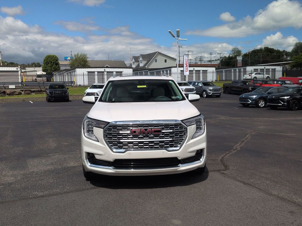 Certified 2022 GMC Terrain Denali w/ Denali Premium Package AWD/4WD image 2
