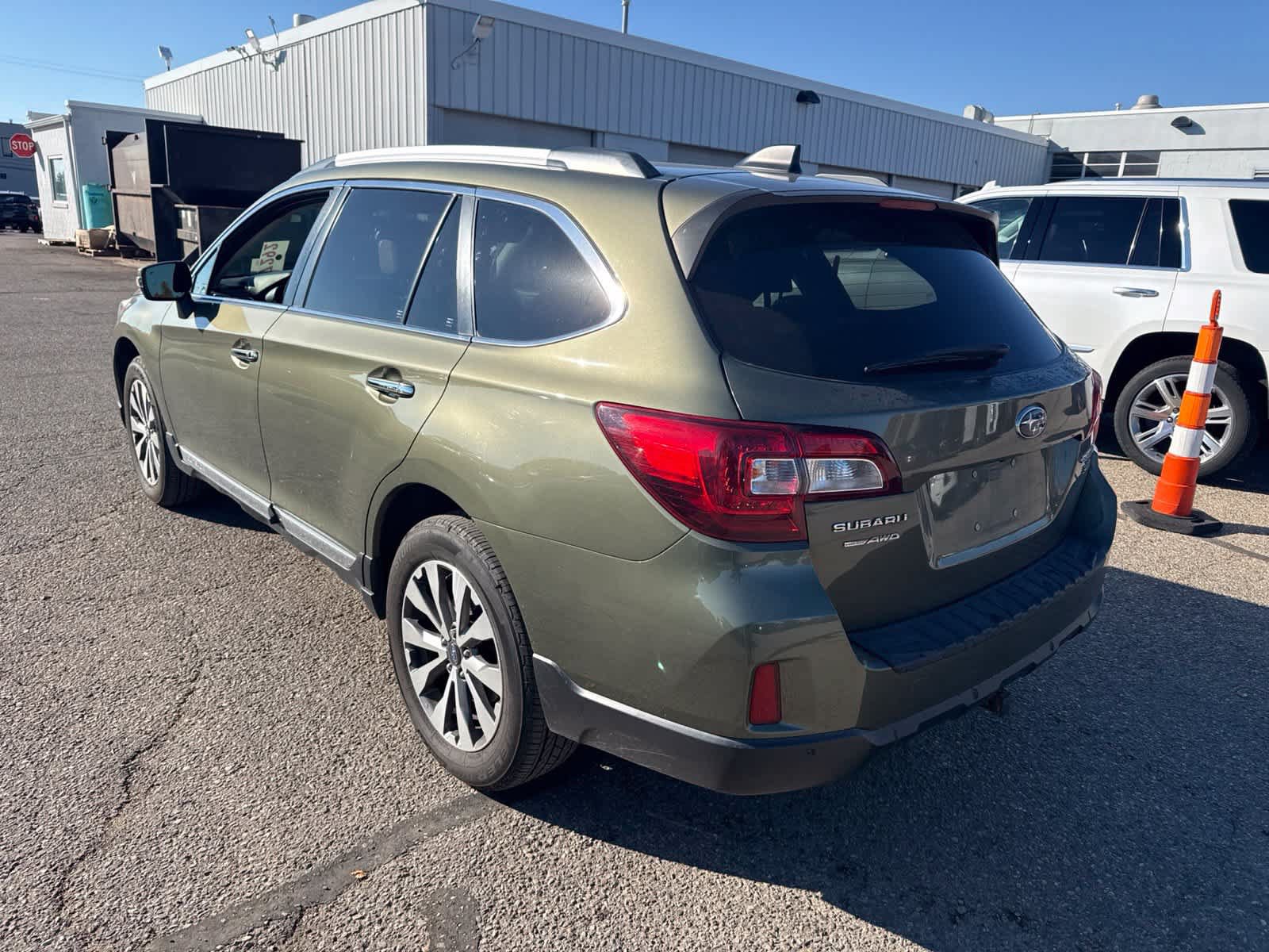 Used 2017 Subaru Outback 3.6R Touring AWD/4WD image 2