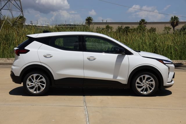 New 2027 Chevrolet Bolt LT FWD image 4
