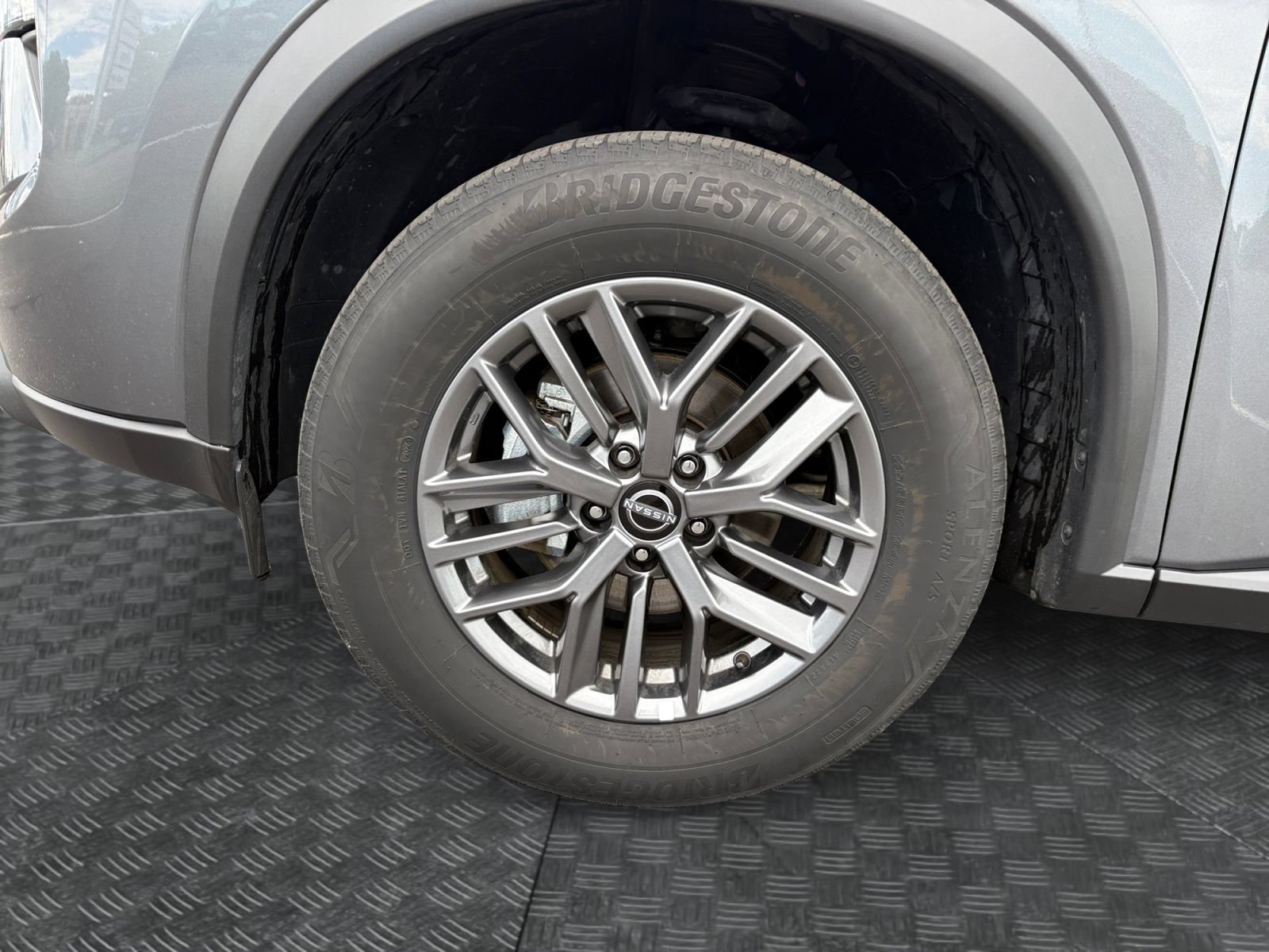 Used 2024 Nissan Rogue S FWD image 16