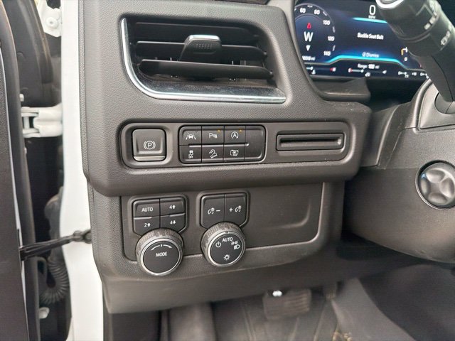 Used 2023 Chevrolet Suburban Z71 w/ Luxury Package AWD/4WD image 15