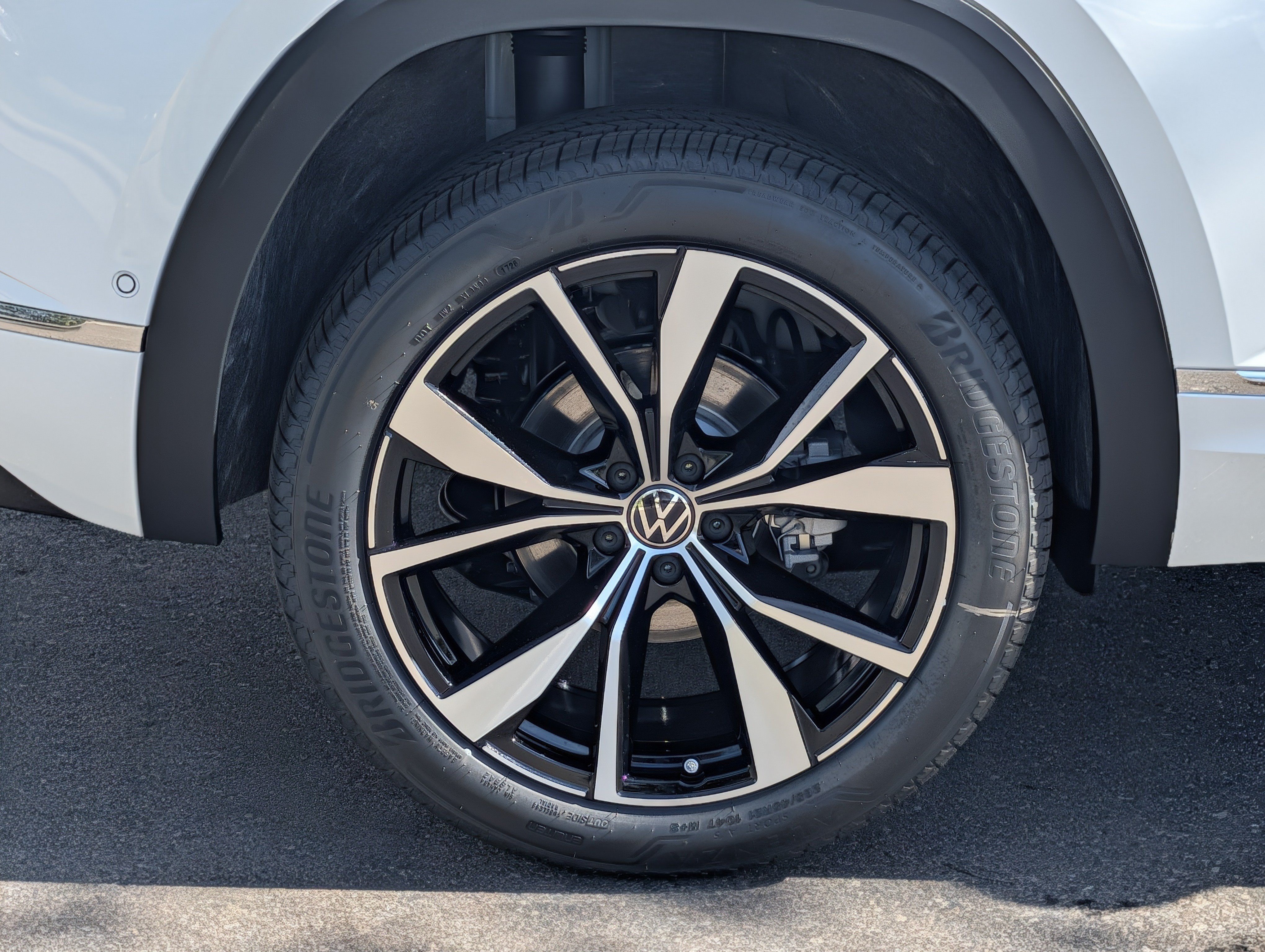 New 2026 Volkswagen Atlas Cross Sport SEL Premium R-Line AWD/4WD image 5