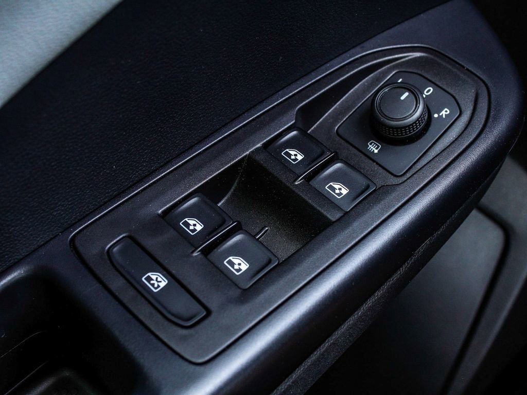 Used 2024 Volkswagen Taos SE w/ Taos Adventure Package (SXB) image 10