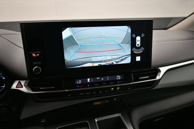 Used 2025 Toyota Sienna XLE FWD image 7