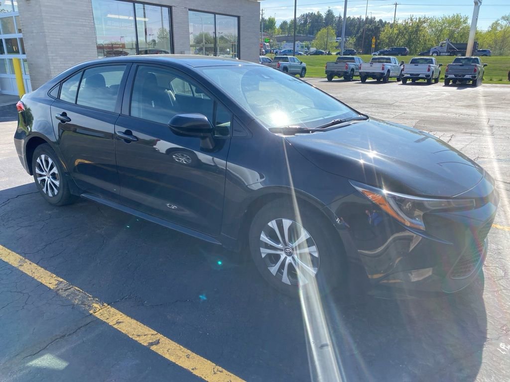 Used 2022 Toyota Corolla LE FWD image 1