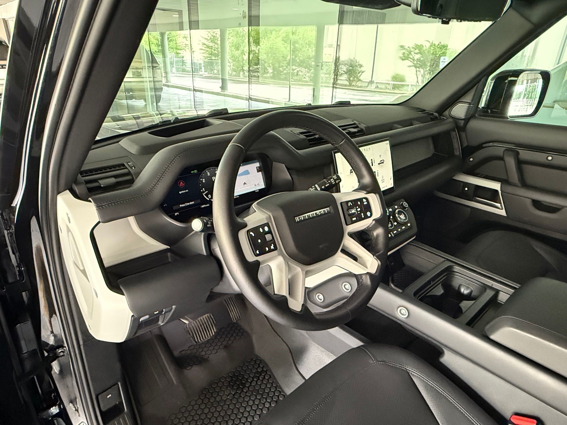 Used 2024 Land Rover Defender 110 SE AWD/4WD image 16