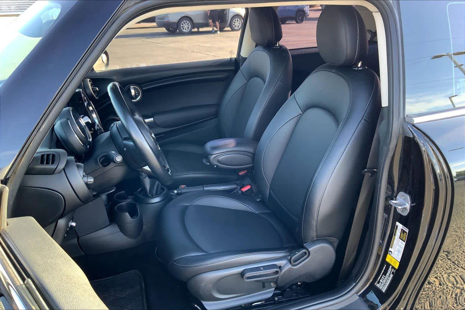 Used 2018 MINI Cooper 2-Door Hardtop FWD image 8