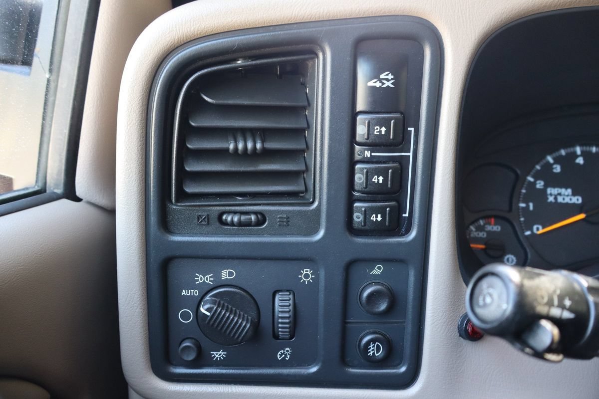 Used 2006 Chevrolet Silverado 2500 LT w/ Onstar Plus Package AWD/4WD image 27