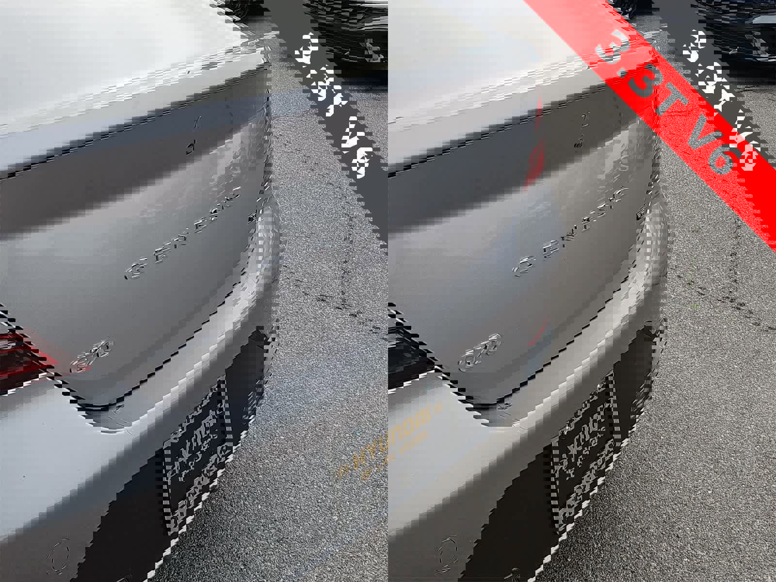 Used 2022 Genesis G70 3.3T image 11