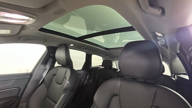 Used 2023 Volvo XC60 B5 Core w/ Climate Package AWD/4WD image 12