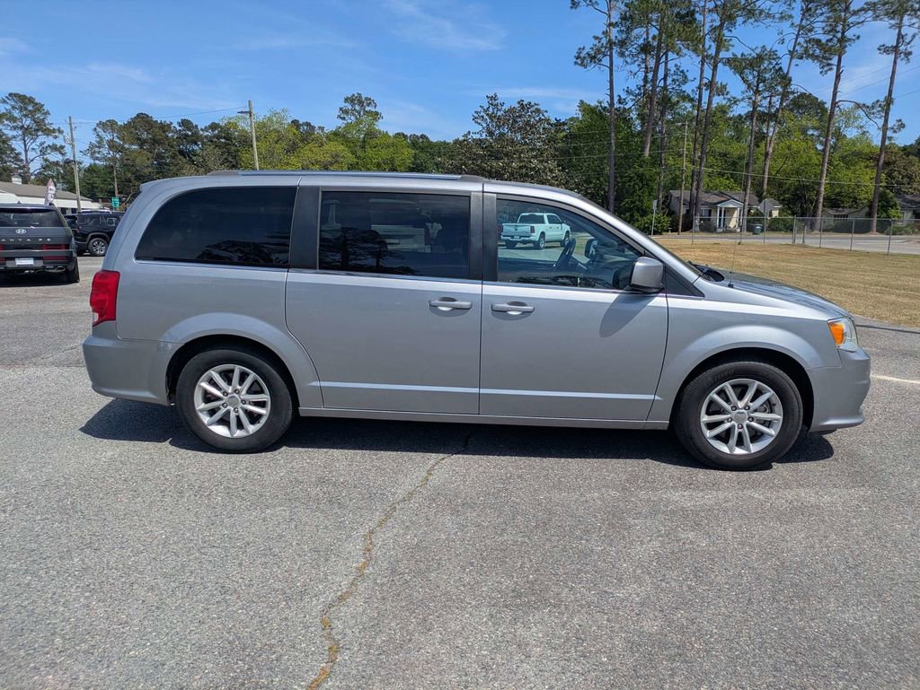 Used 2019 Dodge Grand Caravan SXT image 3