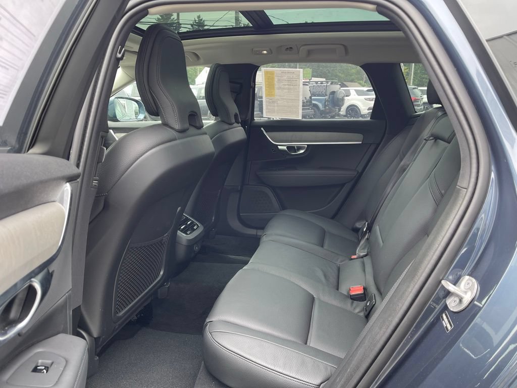 Used 2025 Volvo V90 B6 Cross Country Plus w/ Protection Package Premier AWD/4WD image 11