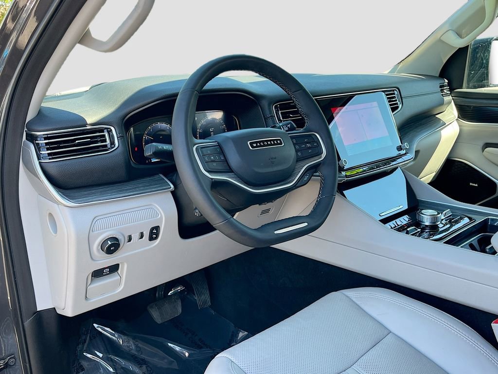 Certified 2024 Jeep Wagoneer L Series III w/ Premium Group I image 9