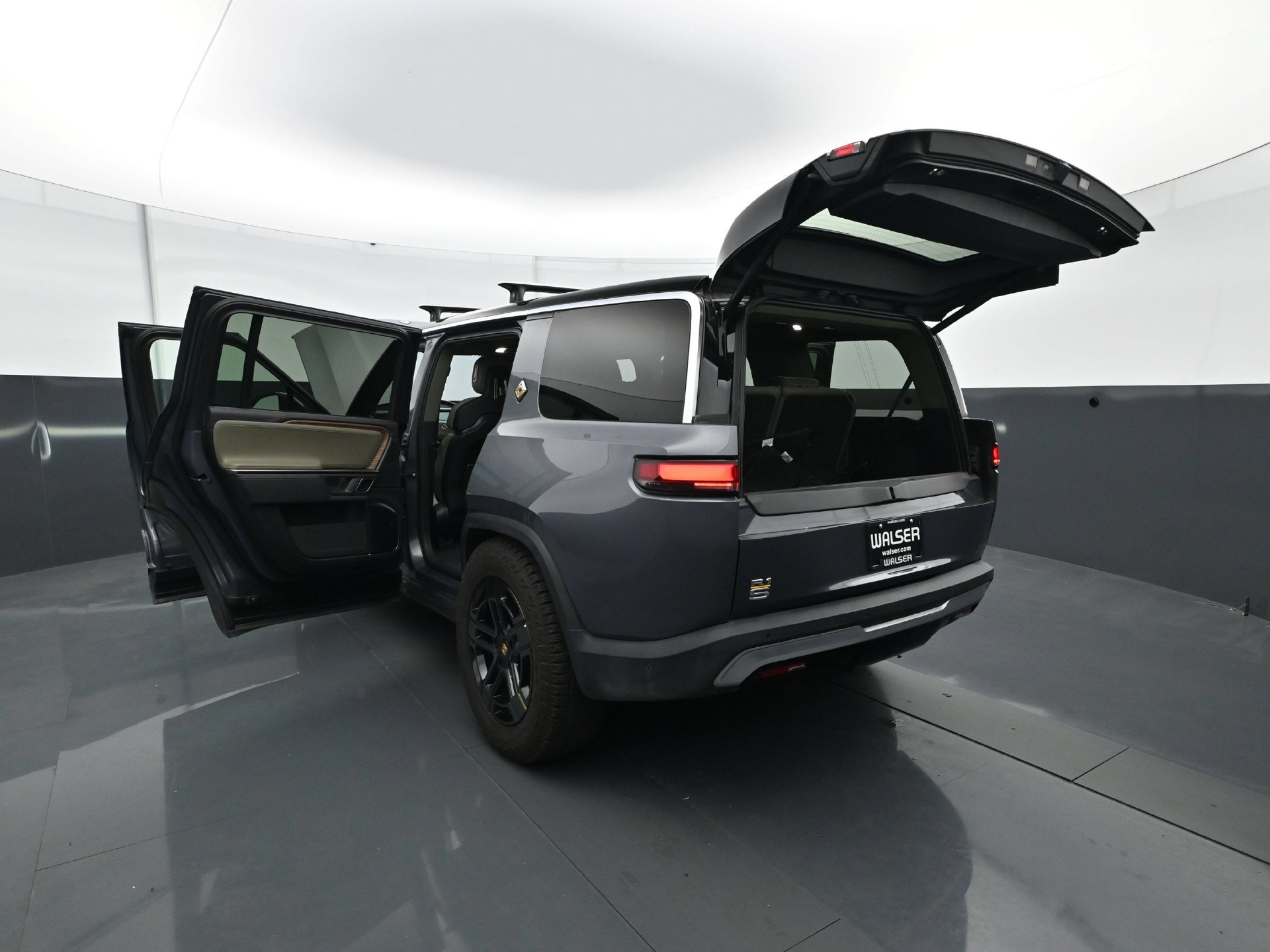 Used 2023 Rivian R1S Adventure Quad AWD/4WD image 34