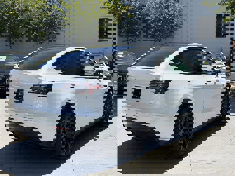 Used 2023 Tesla Model Y Long Range AWD/4WD image 5