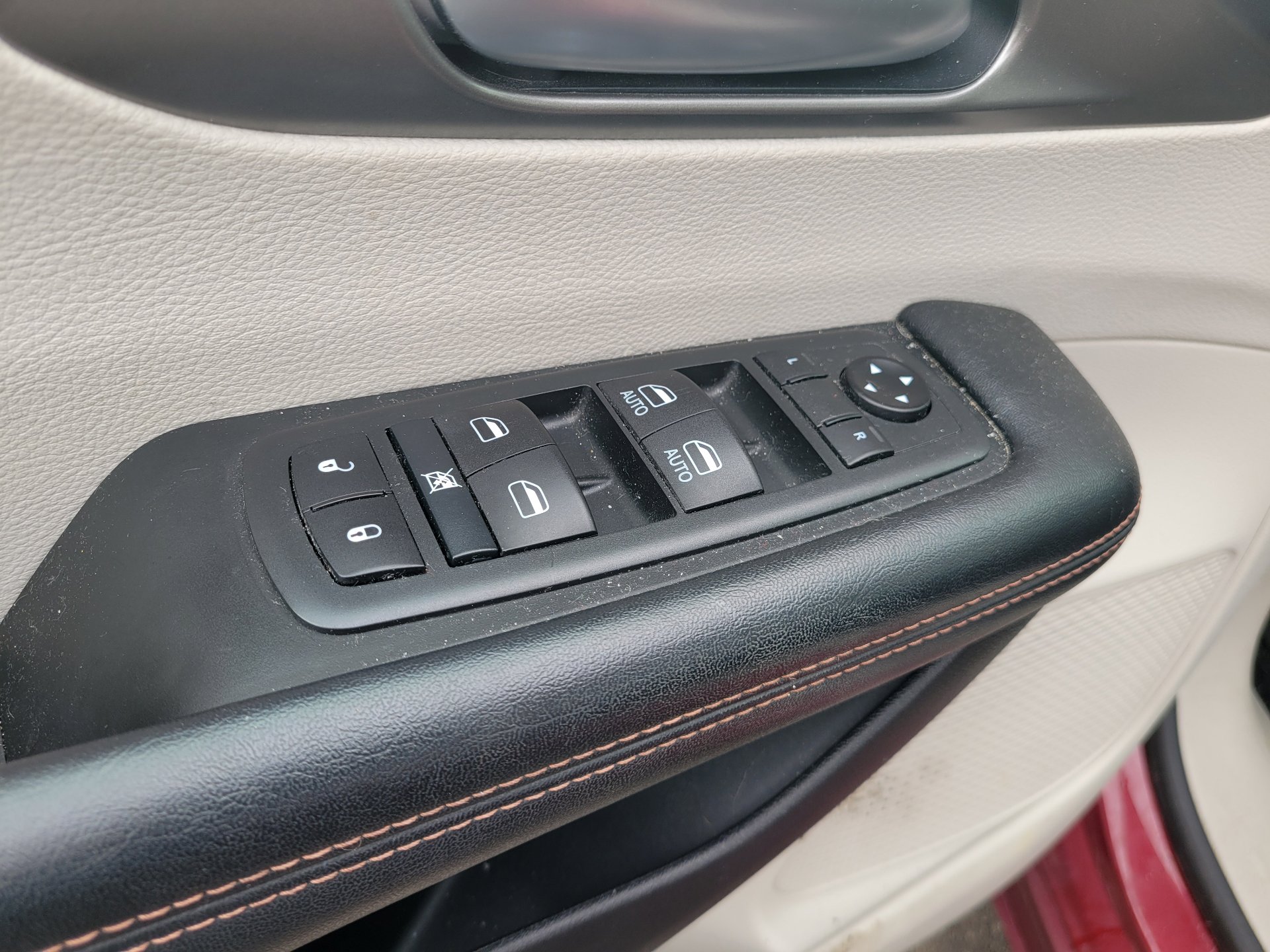 Used 2020 Chrysler Pacifica Touring-L FWD image 20