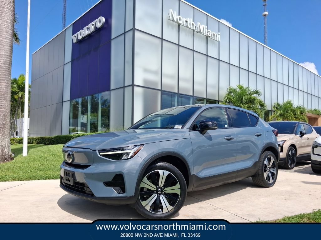Used 2023 Volvo C40 Recharge Core AWD/4WD image 1