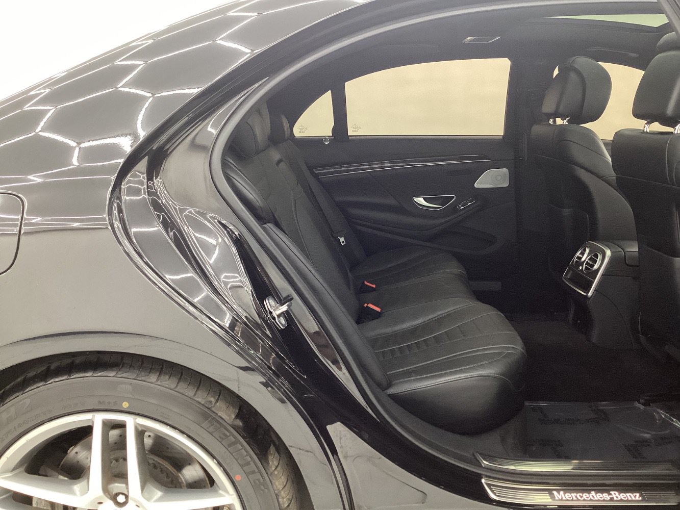 Used 2018 Mercedes-Benz S 560 4MATIC Sedan image 21