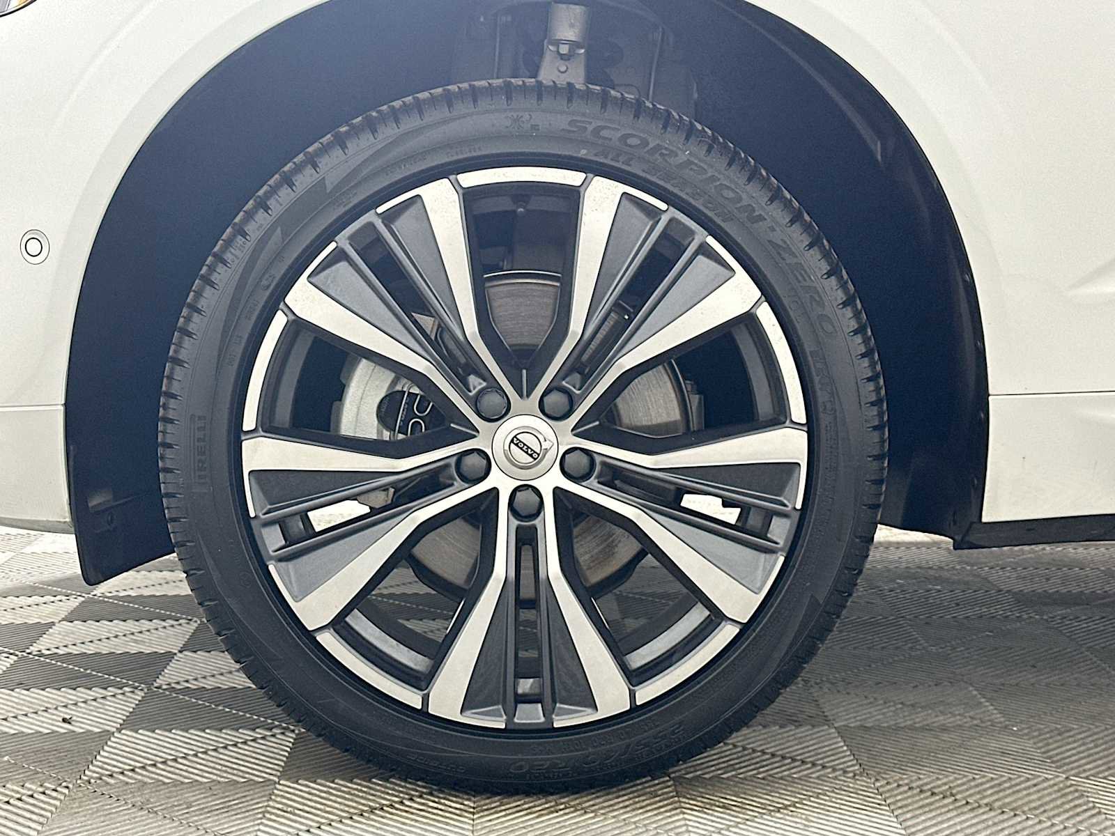 Used 2022 Volvo XC60 B5 Momentum w/ Advanced Package image 29