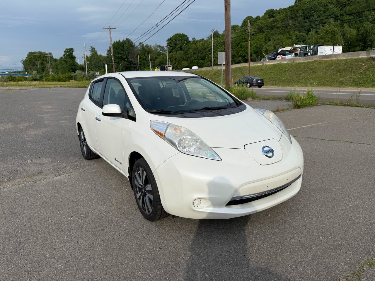 Used 2016 Nissan Leaf SV FWD image 3