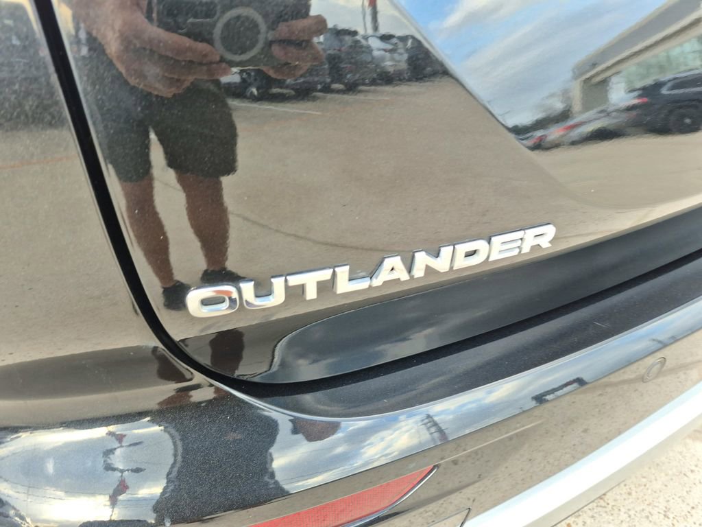 Used 2023 Mitsubishi Outlander SE image 13