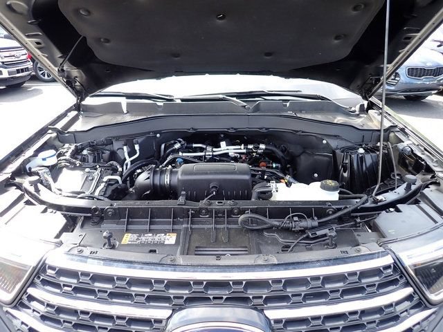 Used 2023 Ford Explorer XLT AWD/4WD image 14