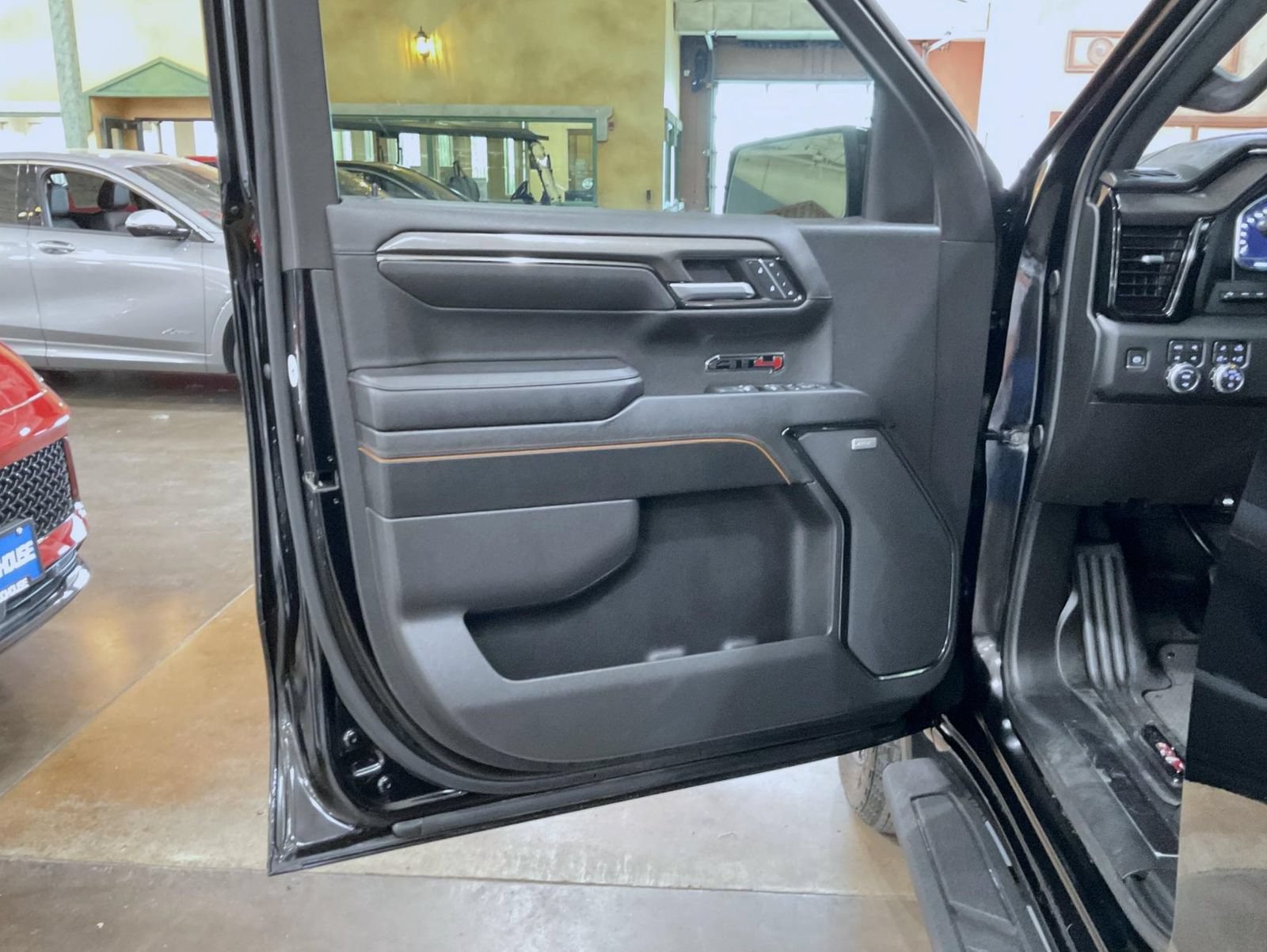 Certified 2024 GMC Sierra 1500 AT4 w/ Technology Package AWD/4WD image 9