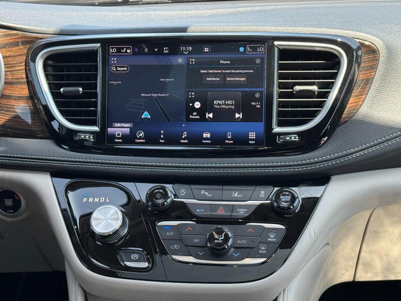 Used 2023 Chrysler Pacifica Limited FWD image 14