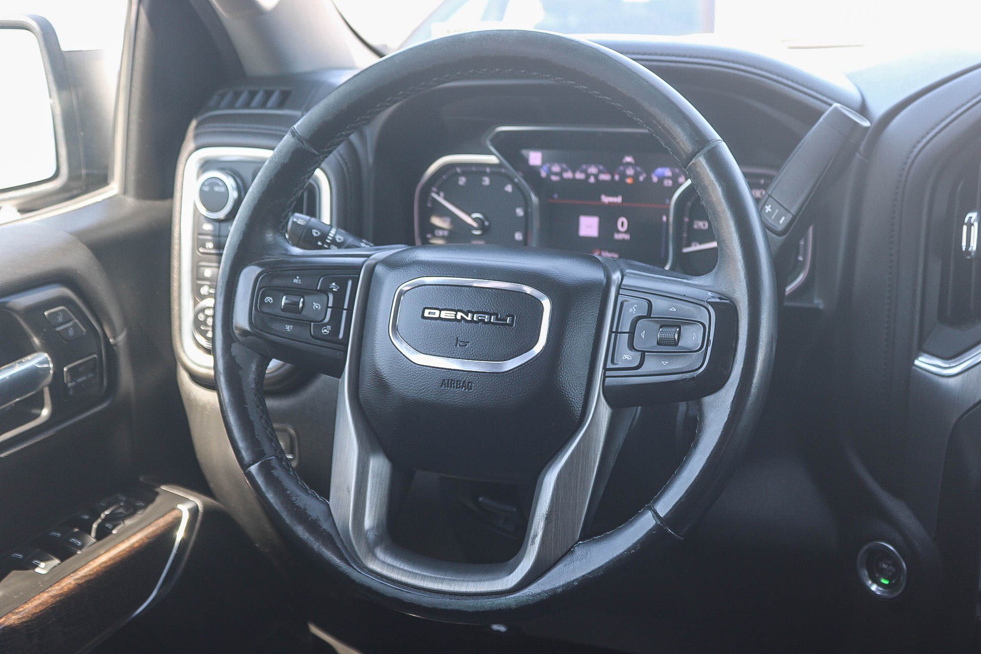 Used 2022 GMC Sierra 1500 Denali w/ Denali Premium Package AWD/4WD image 16