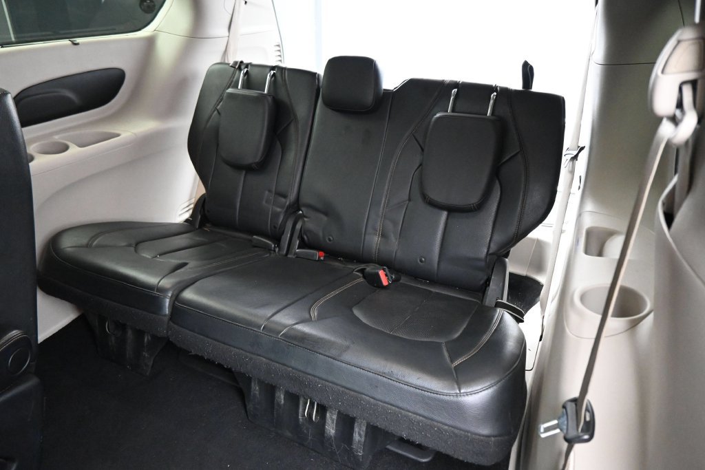Used 2019 Chrysler Pacifica Touring-L FWD image 26