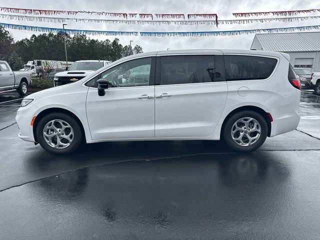 Used 2024 Chrysler Pacifica Limited FWD image 5