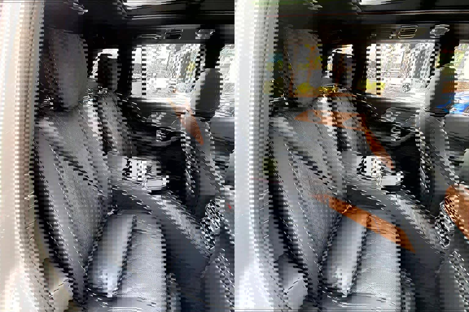 Used 2024 Mercedes-Benz Maybach GLS 600 4MATIC image 21