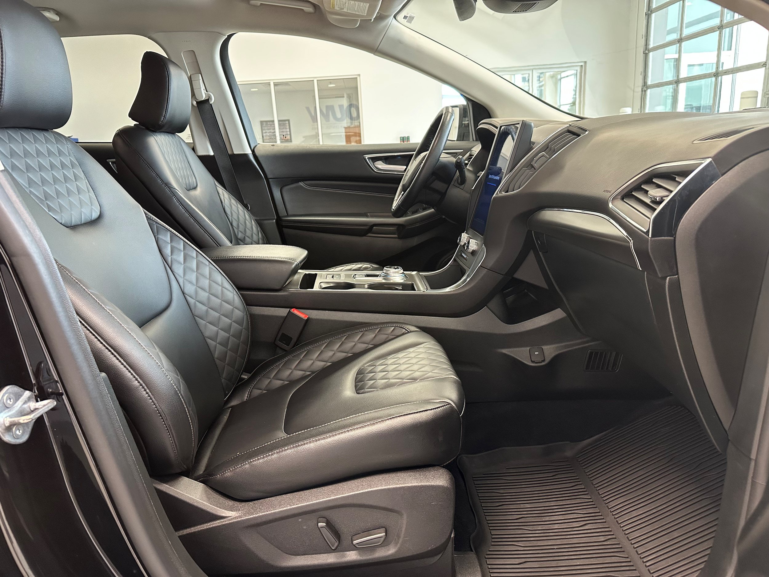 Used 2024 Ford Edge Titanium AWD/4WD image 14