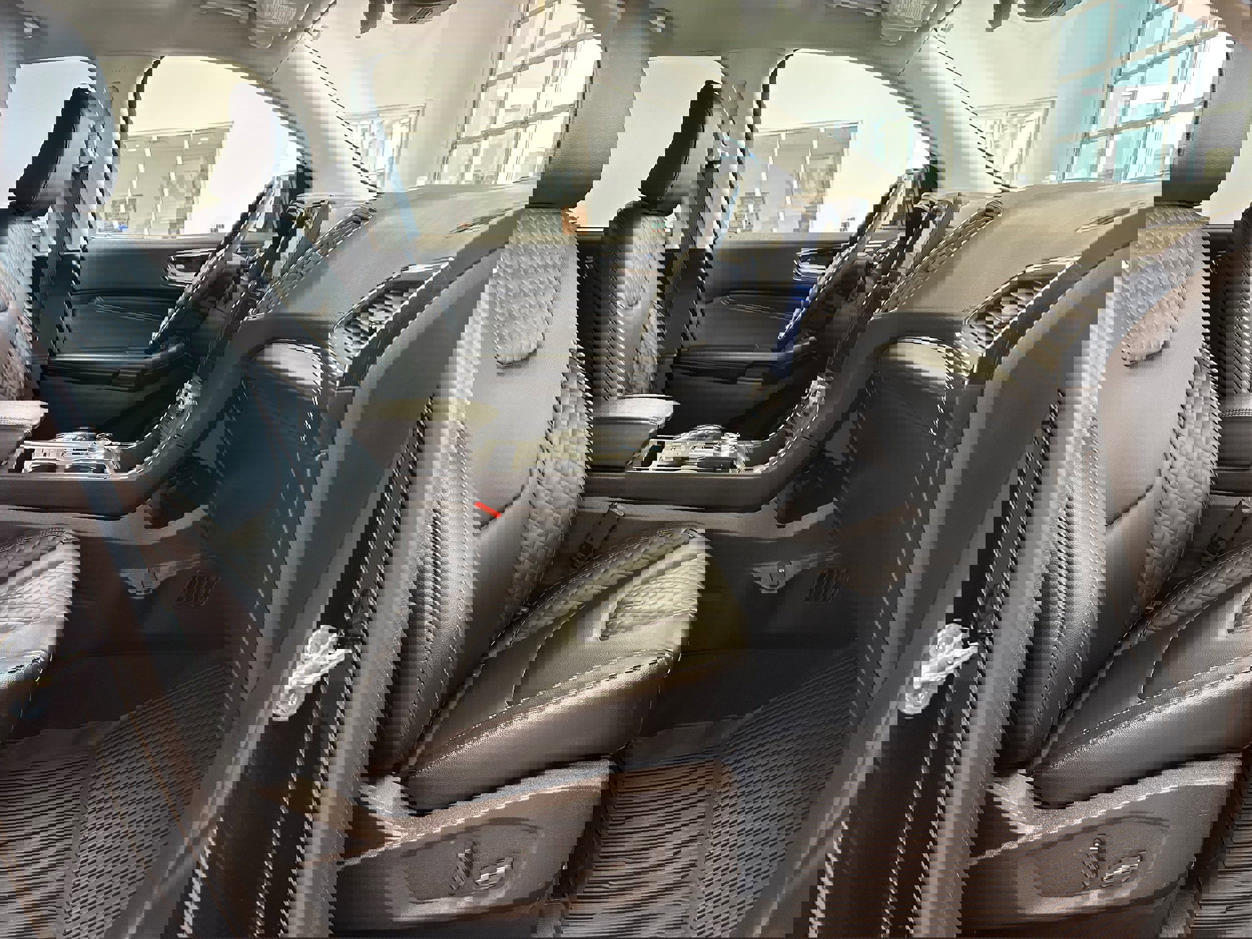 Used 2024 Ford Edge Titanium image 14