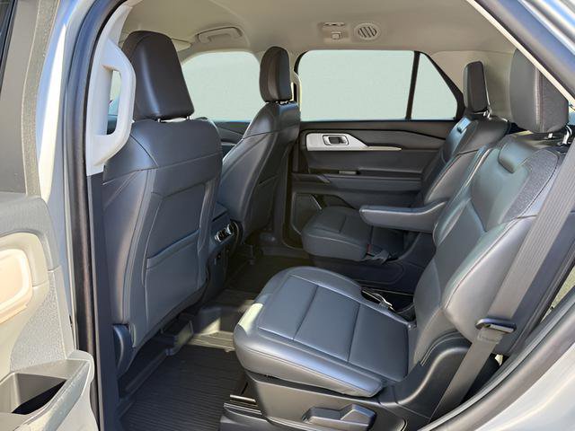Used 2025 Ford Explorer Active w/ Active Comfort Package AWD/4WD image 5