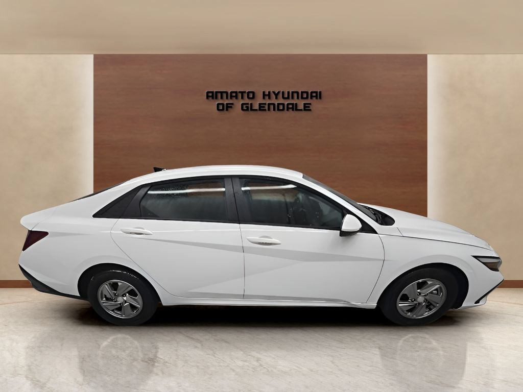 New 2026 Hyundai Elantra SE FWD image 7