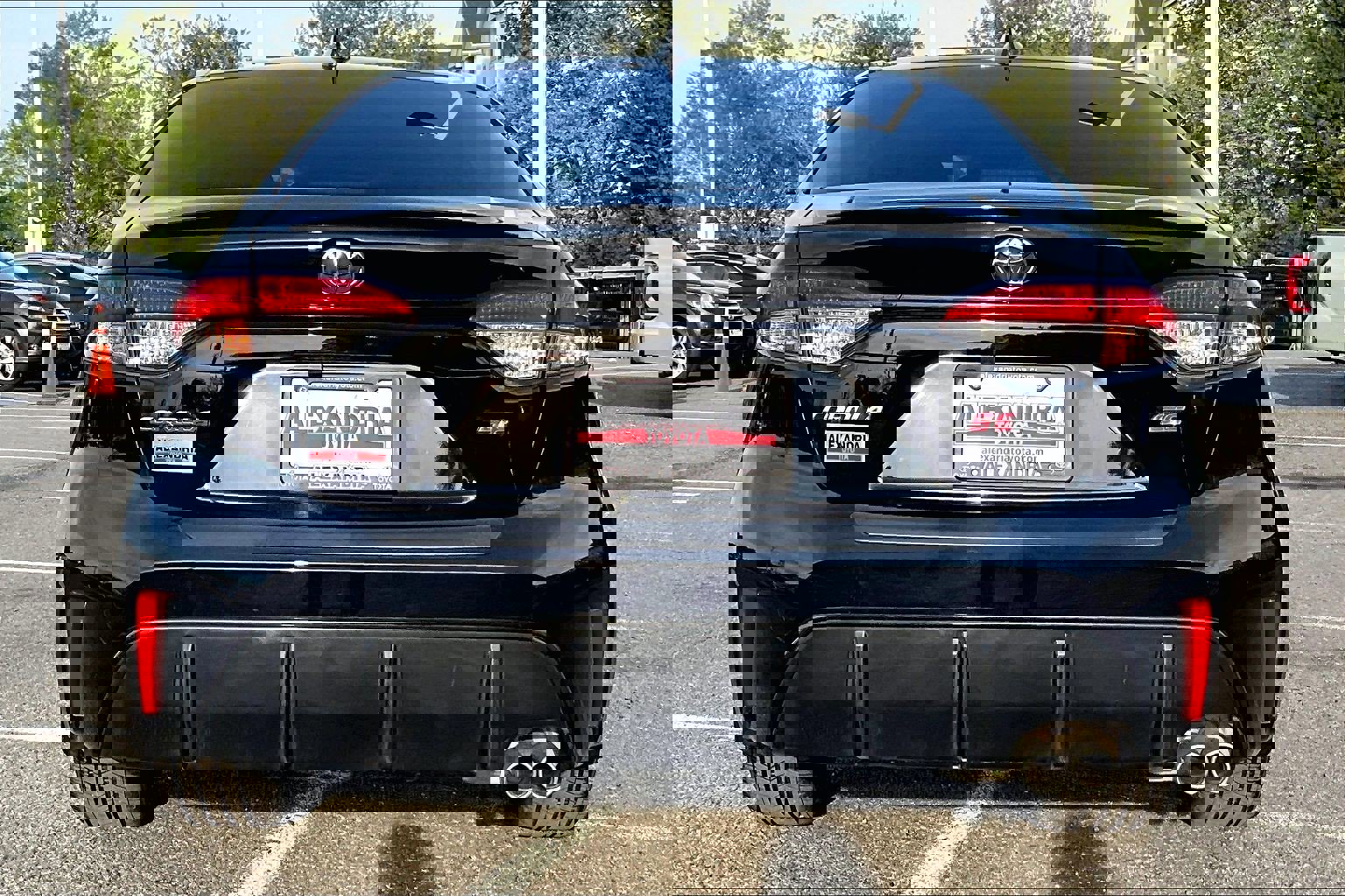 Used 2023 Toyota Corolla SE w/ SE Premium Package image 4