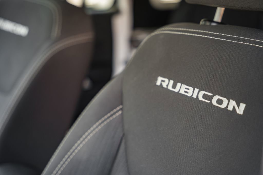 Used 2017 Jeep Wrangler Unlimited Rubicon w/ Cold Weather Group image 31