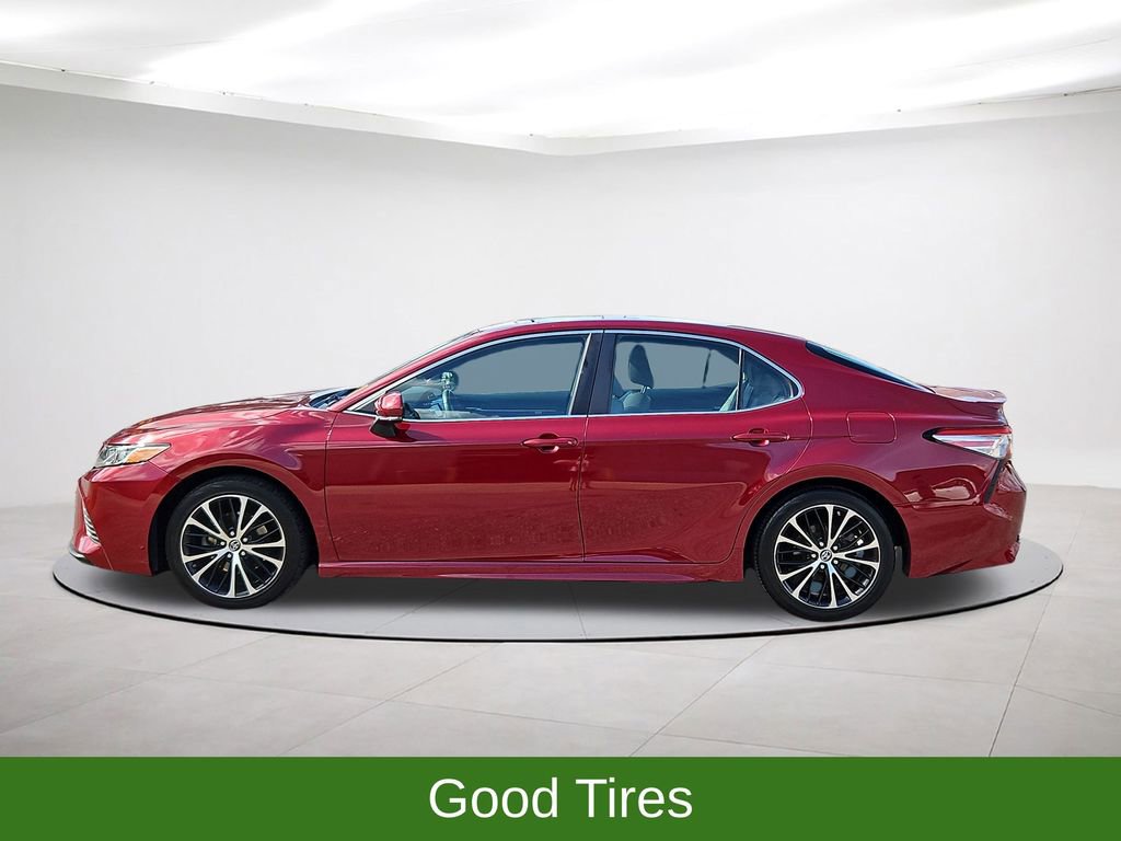 Used 2018 Toyota Camry SE w/ Moonroof Package image 4