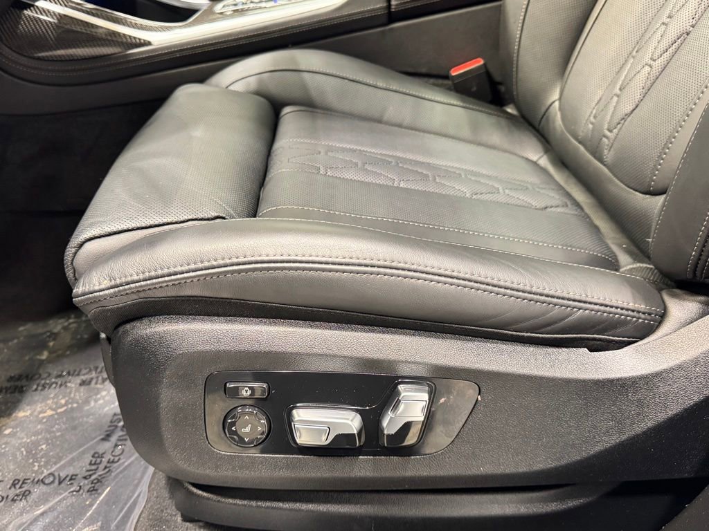 Used 2025 BMW X7 M60i image 20