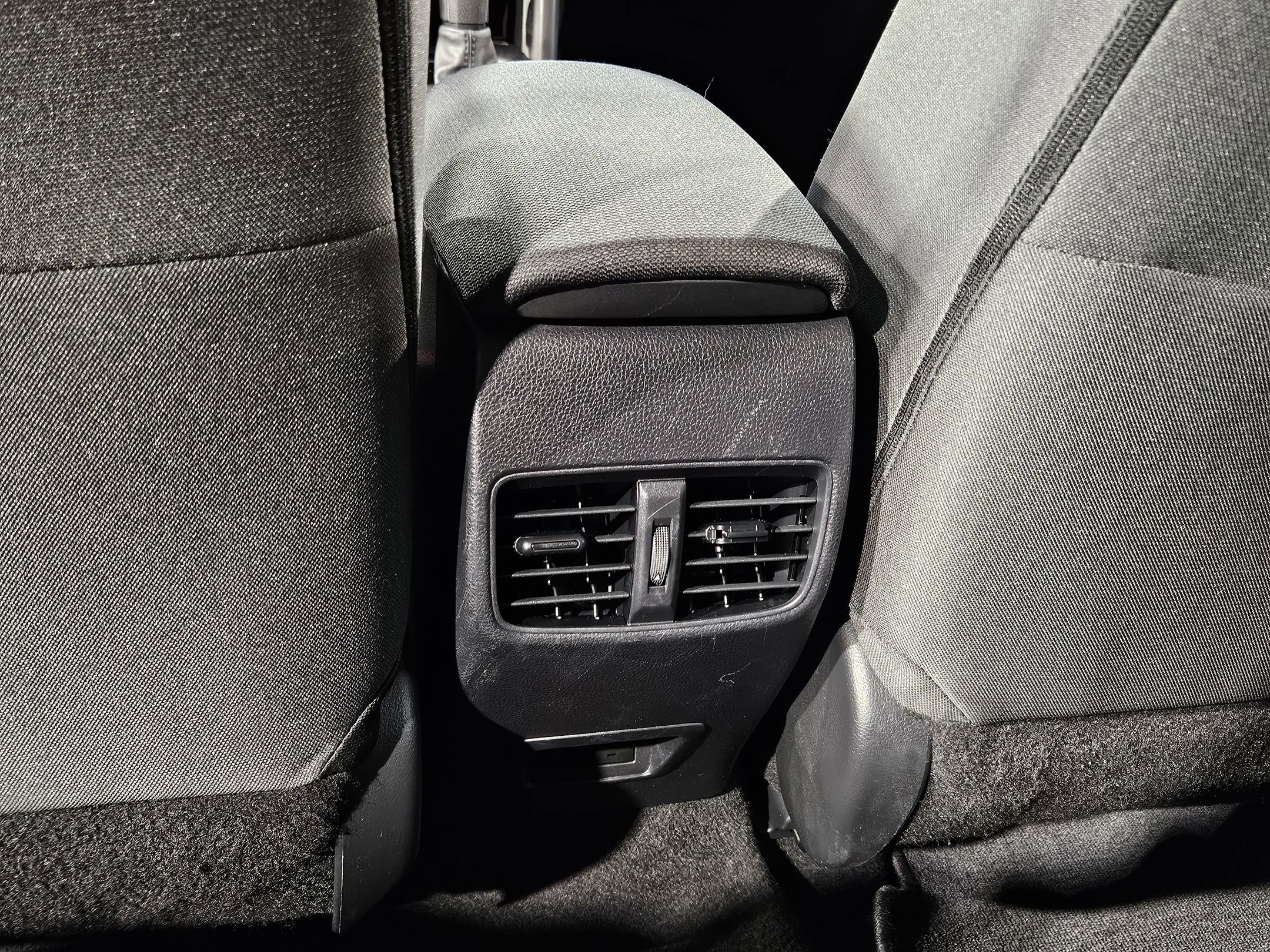 Used 2022 Toyota Corolla Cross LE image 37