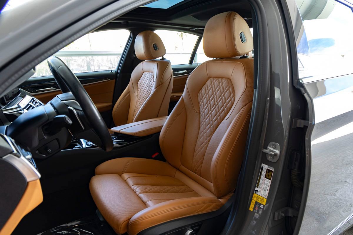 Used 2021 BMW 530e w/ Premium Package RWD image 19