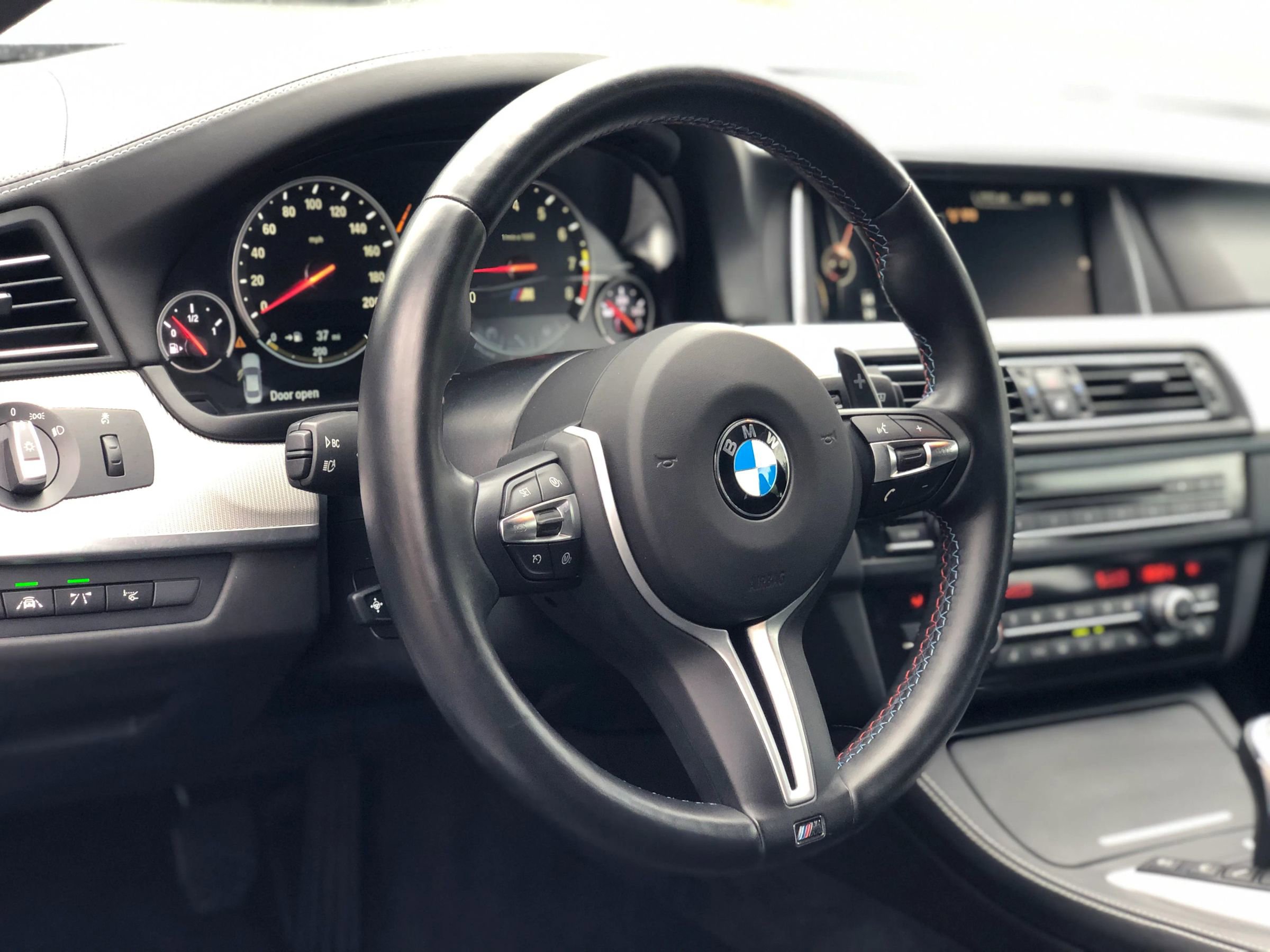 Used 2016 BMW M5 image 19