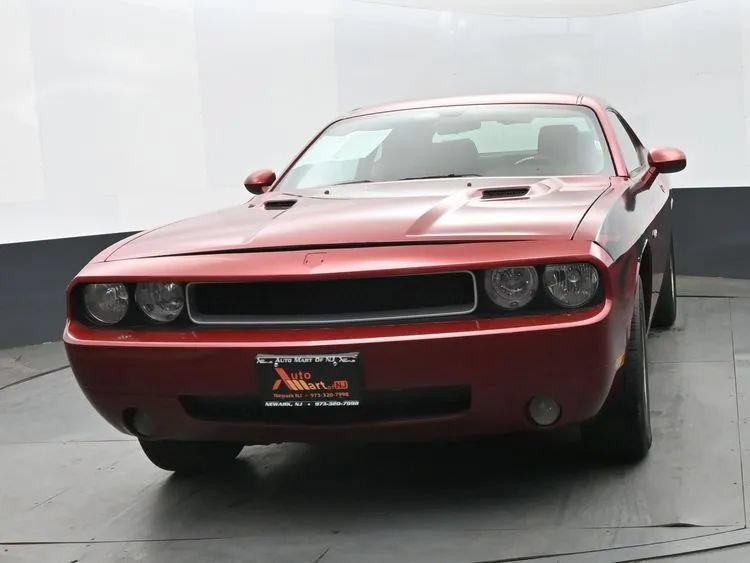 Used 2010 Dodge Challenger SE RWD image 1