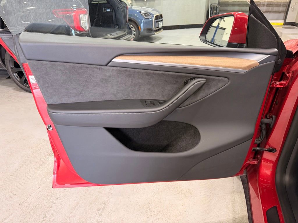 Used 2024 Tesla Model Y Long Range image 10