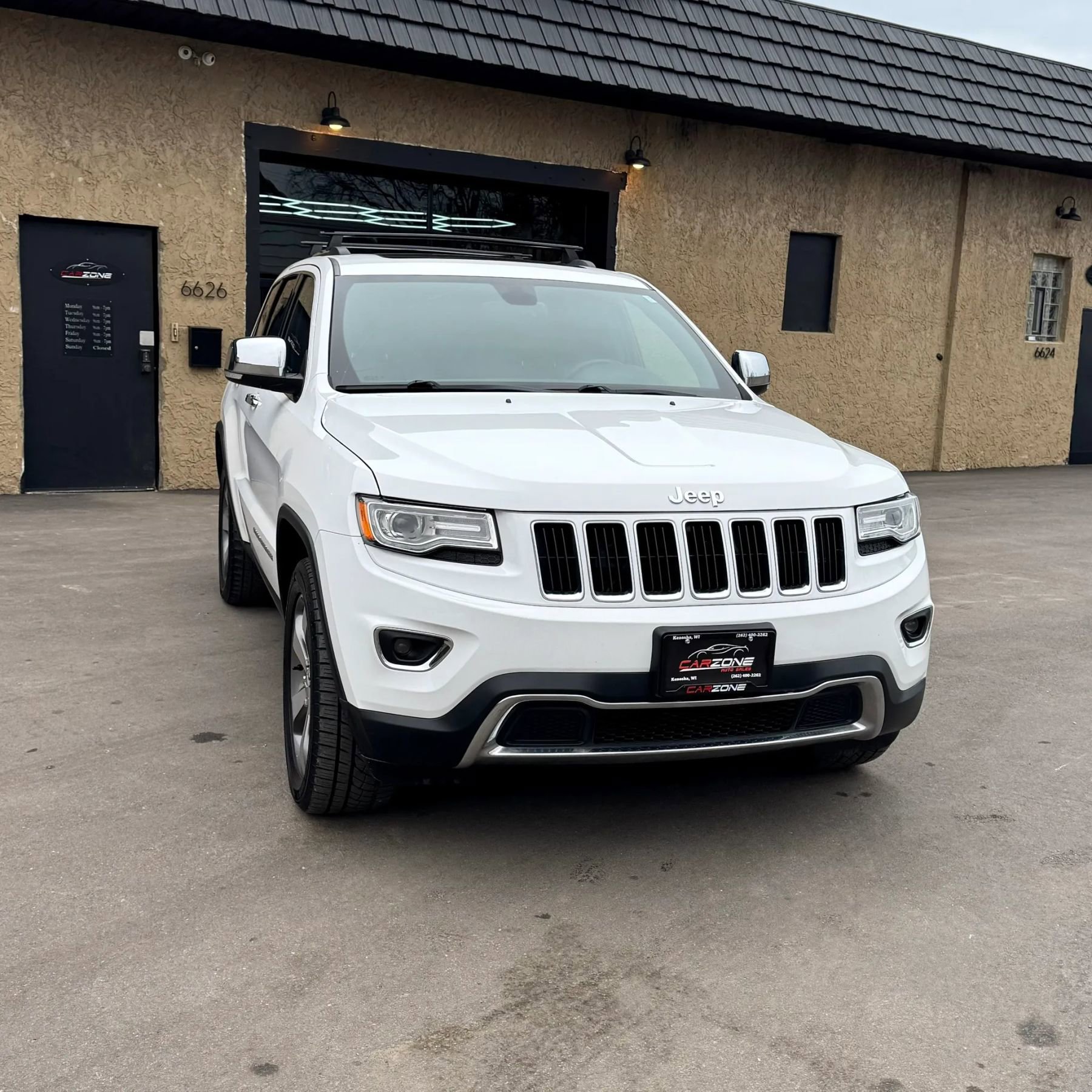 Used 2014 Jeep Grand Cherokee Limited w/ Luxury Group II image 3