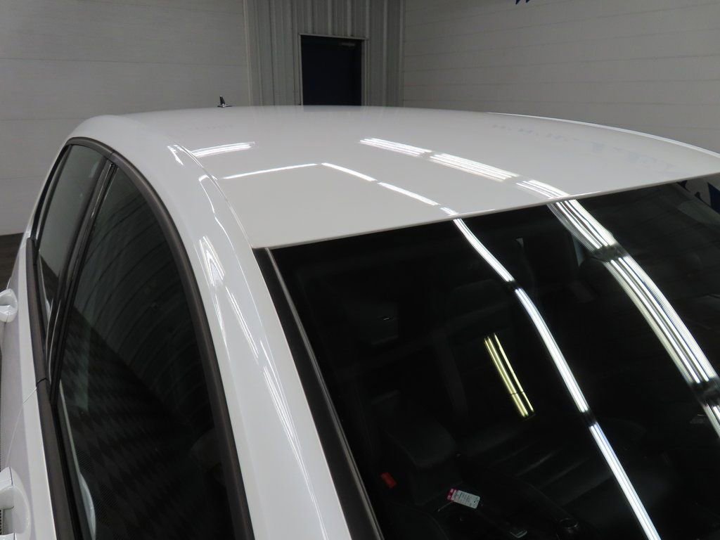 Used 2016 Volkswagen Golf R 4-Door image 37