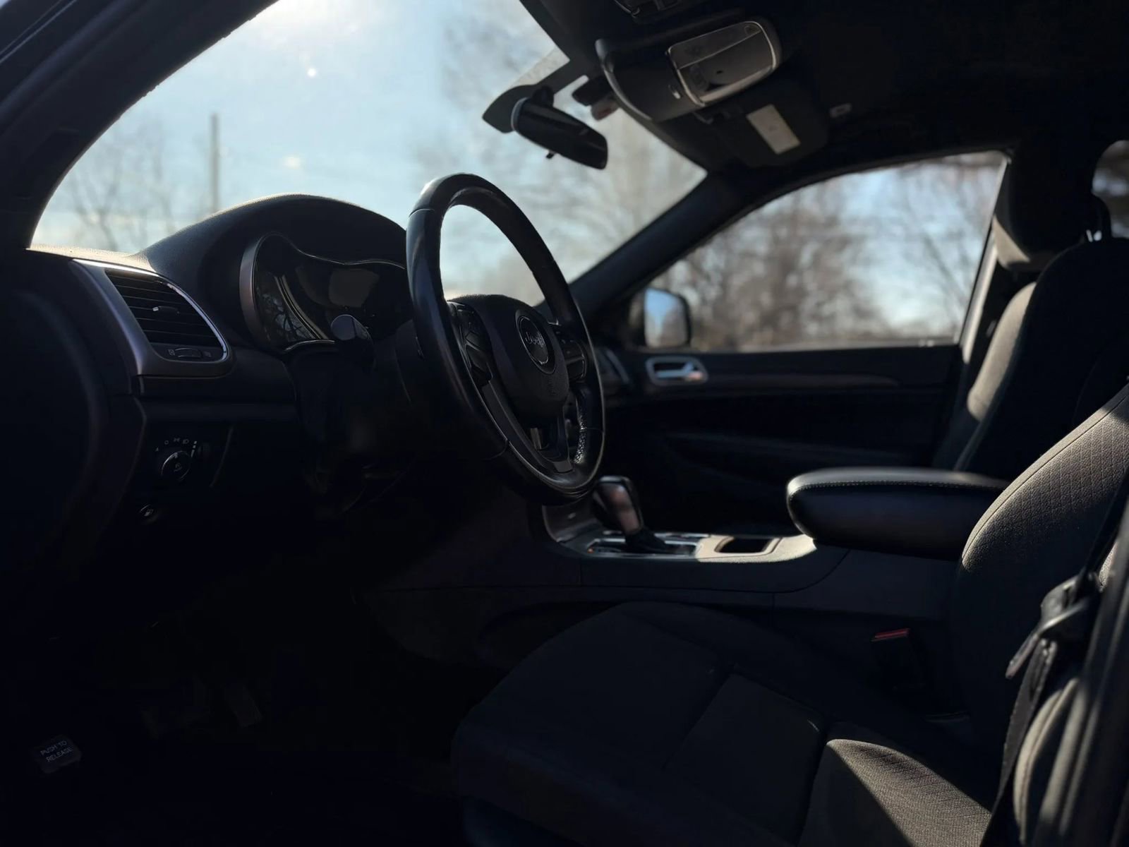 Used 2018 Jeep Grand Cherokee Laredo AWD/4WD image 10